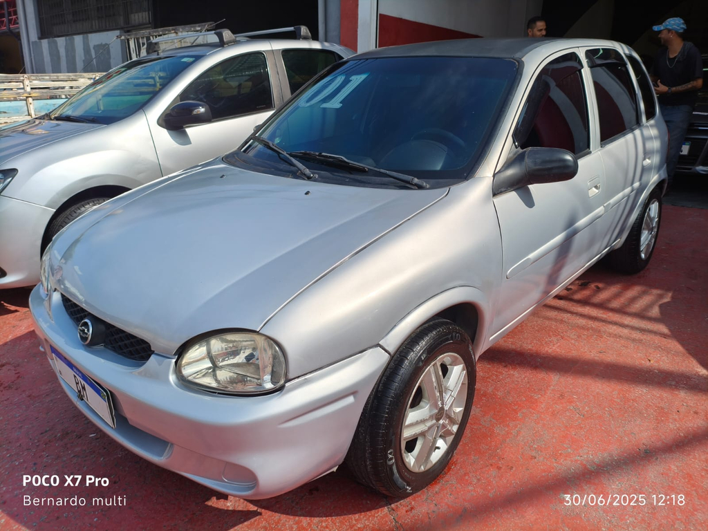 Chevrolet Corsa Hatch Prata