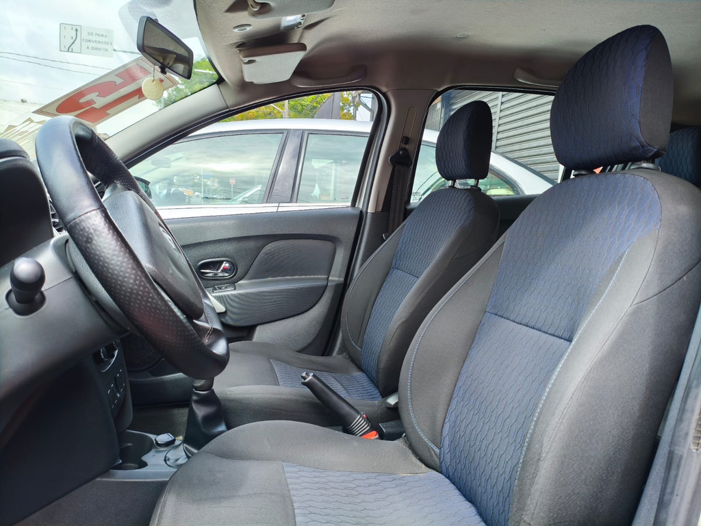 Renault Sandero Prata