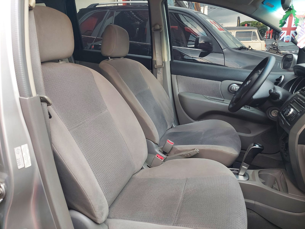 Nissan Livina Prata