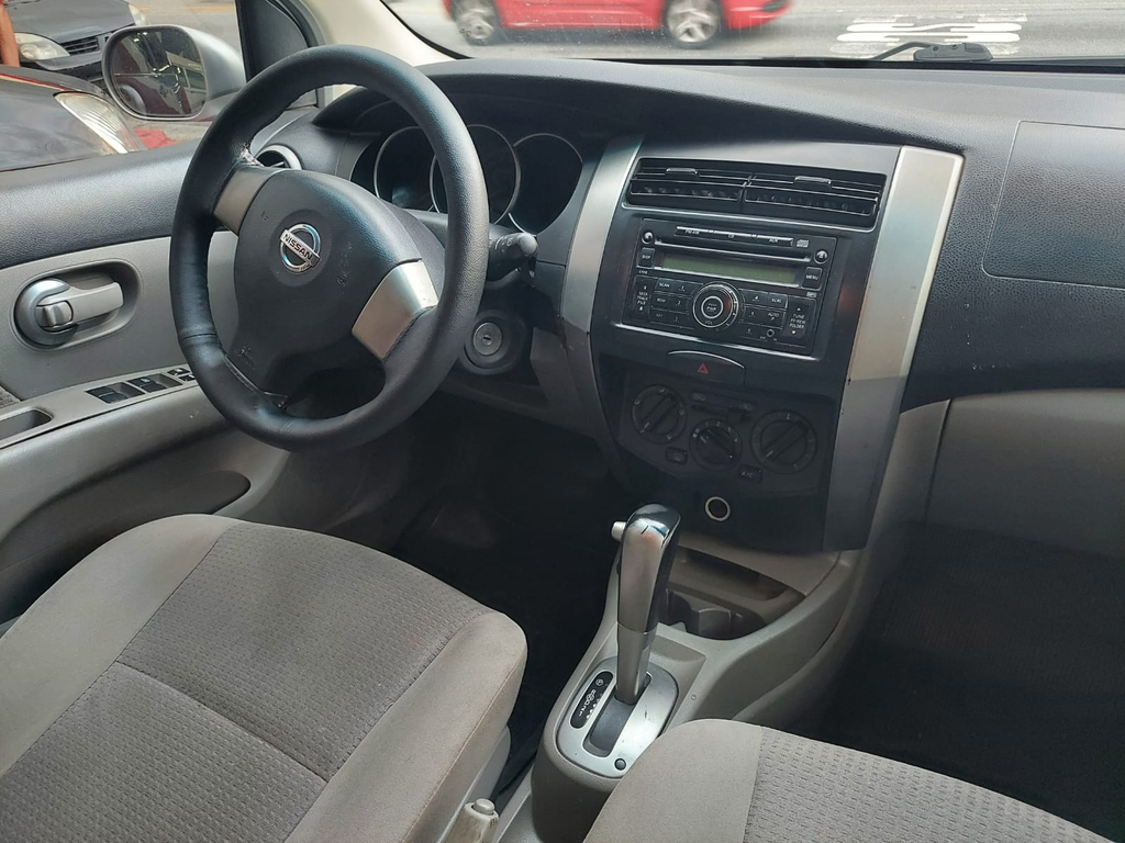 Nissan Livina Prata