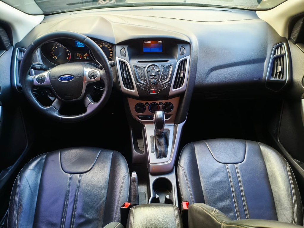 Ford Focus Hatch Cinza