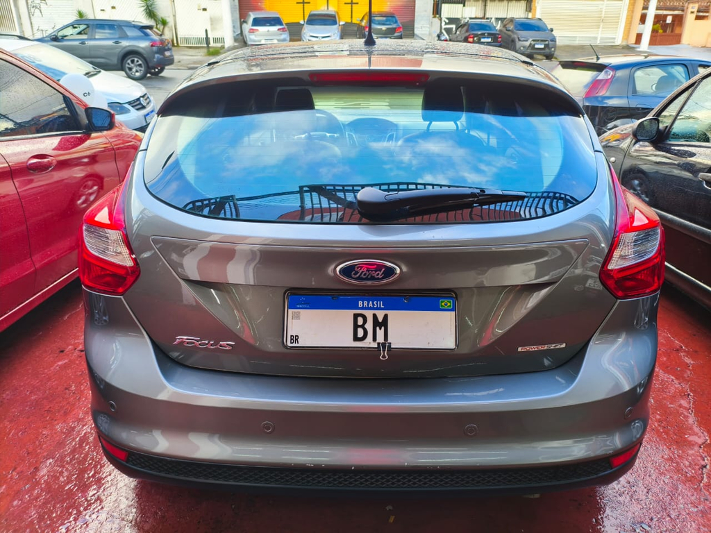 Ford Focus Hatch Cinza