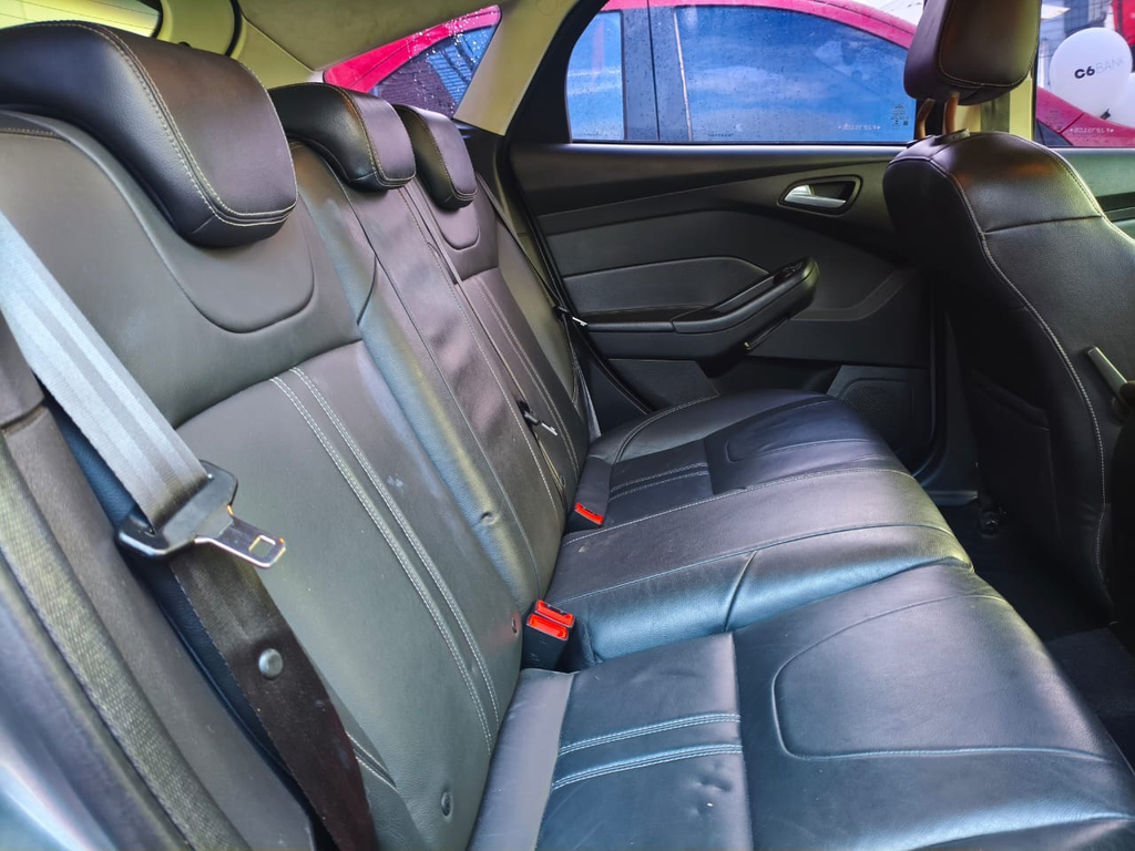 Ford Focus Hatch Cinza