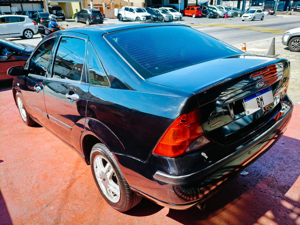 Ford Focus Sedan Preto