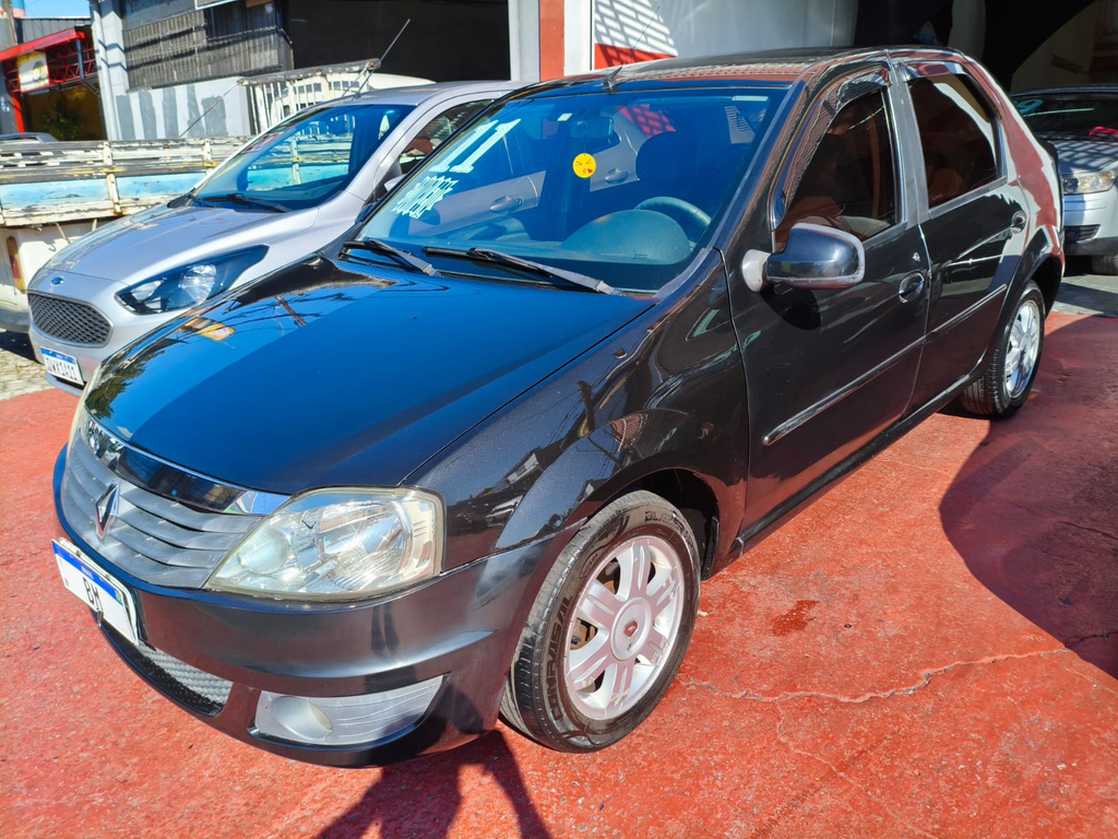 Renault Logan Preto