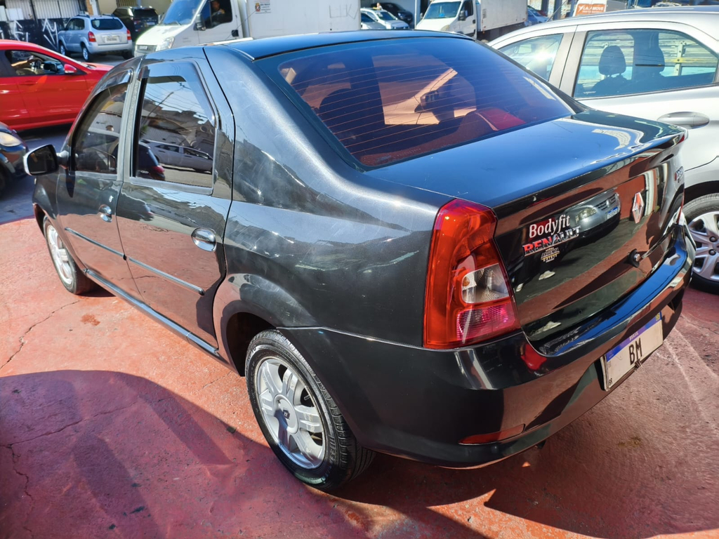 Renault Logan Preto