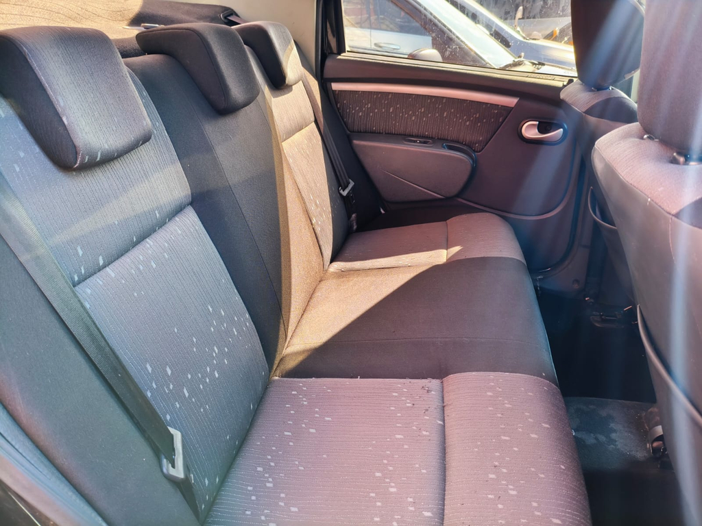 Renault Logan Preto