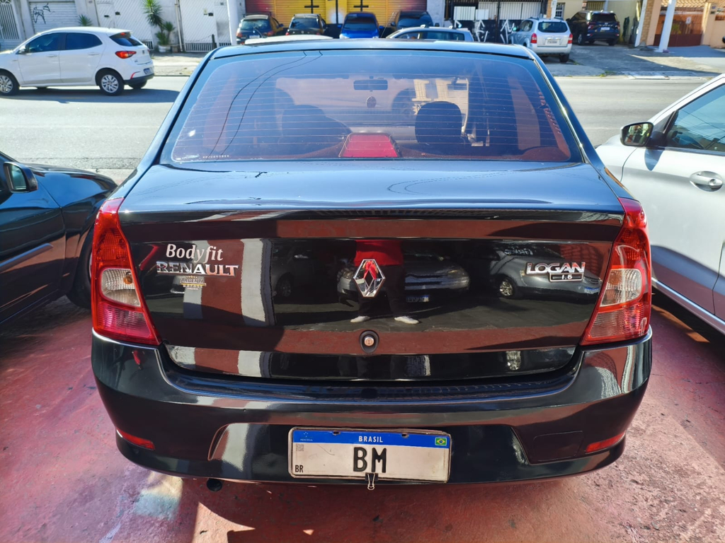 Renault Logan Preto