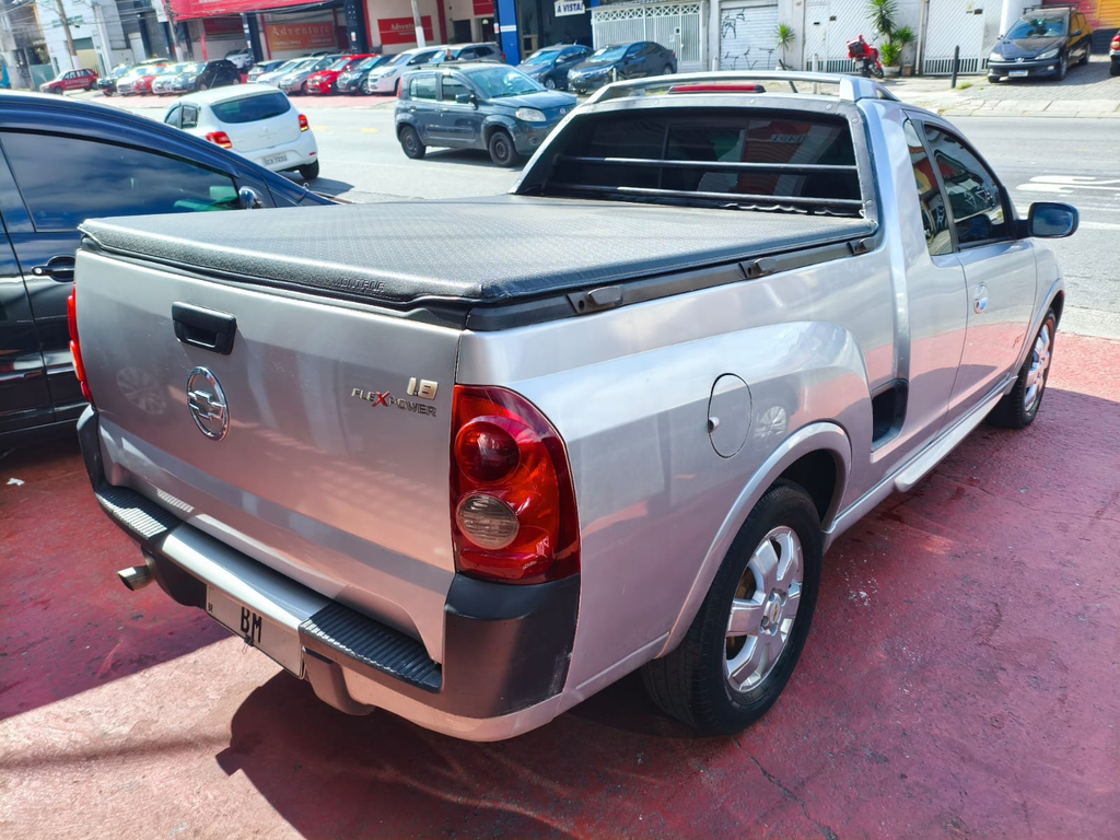 Chevrolet Montana Prata