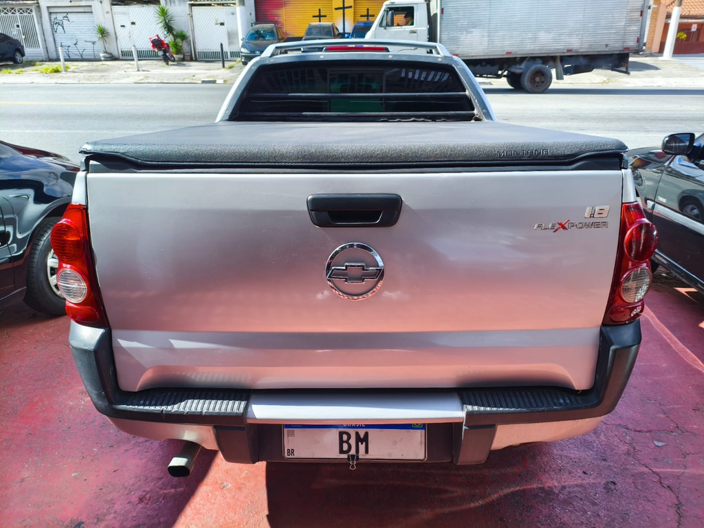 Chevrolet Montana Prata