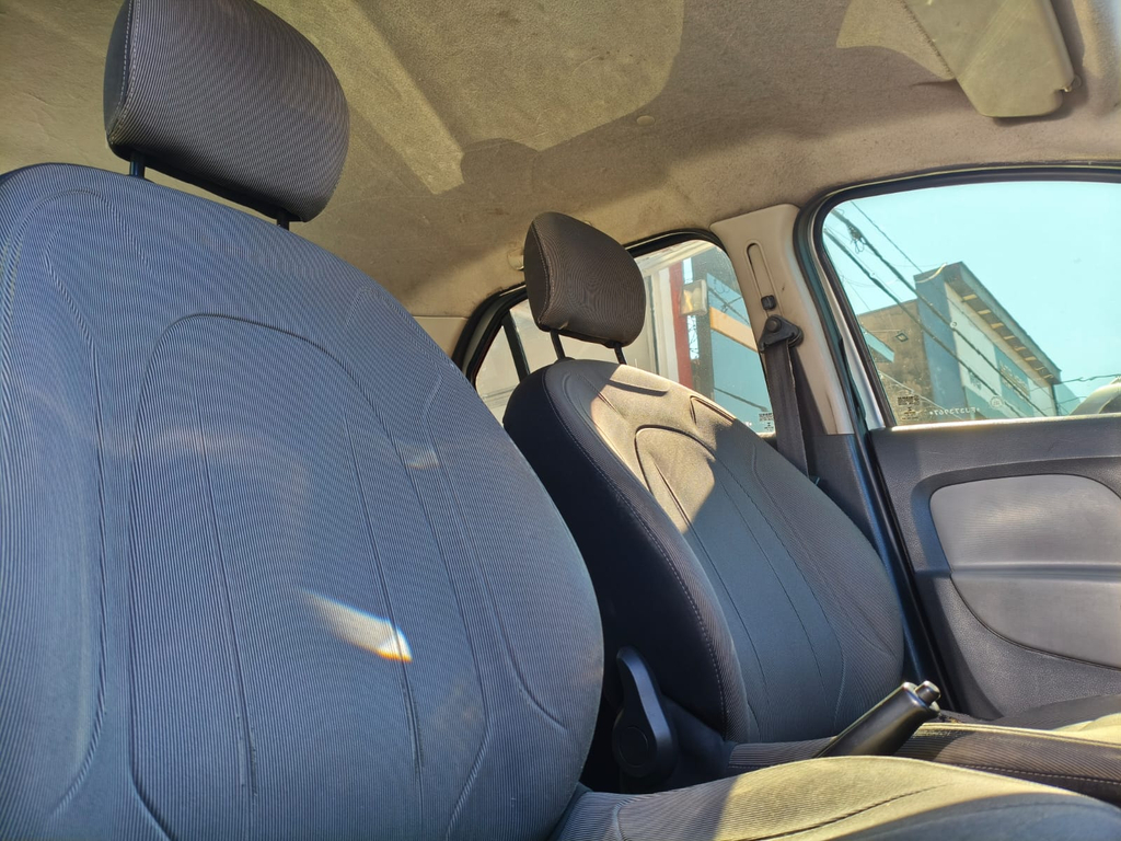 Renault Logan Prata