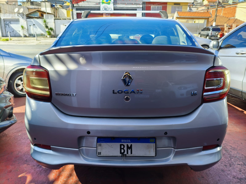 Renault Logan Prata