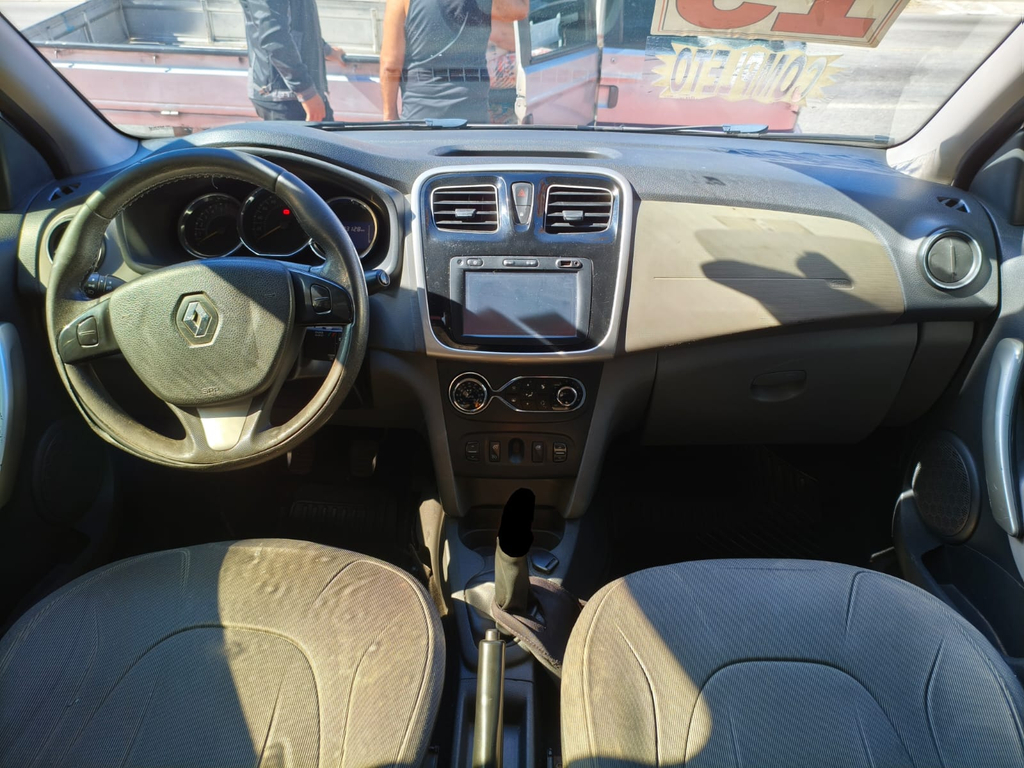 Renault Logan Prata