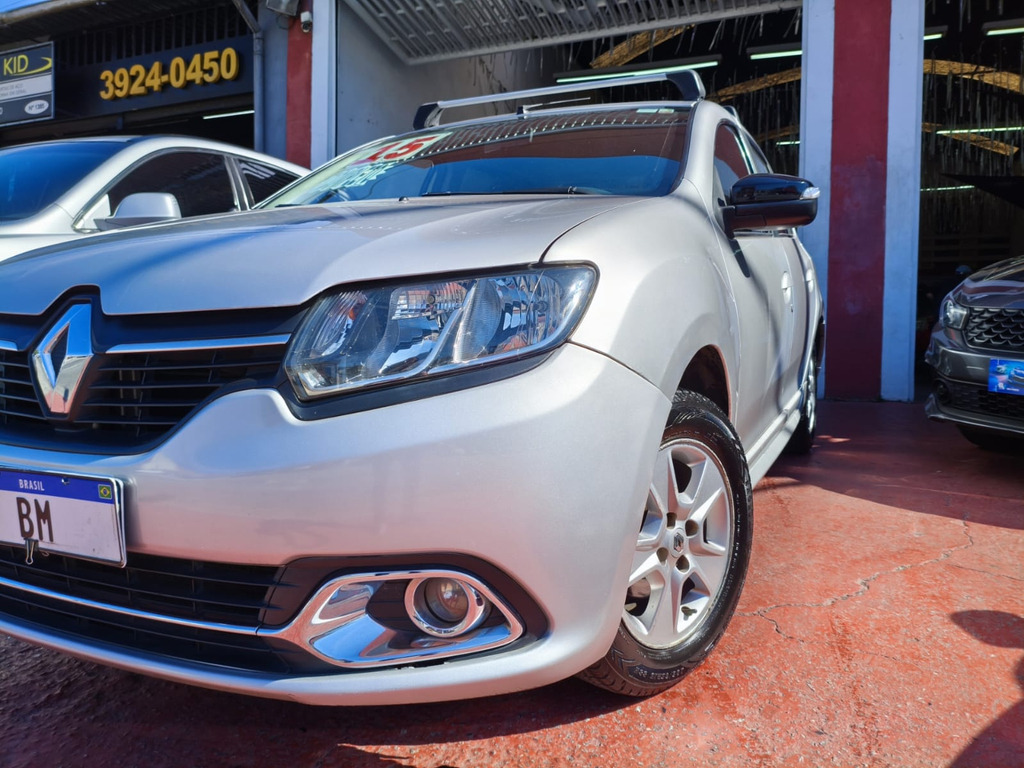 Renault Logan Prata