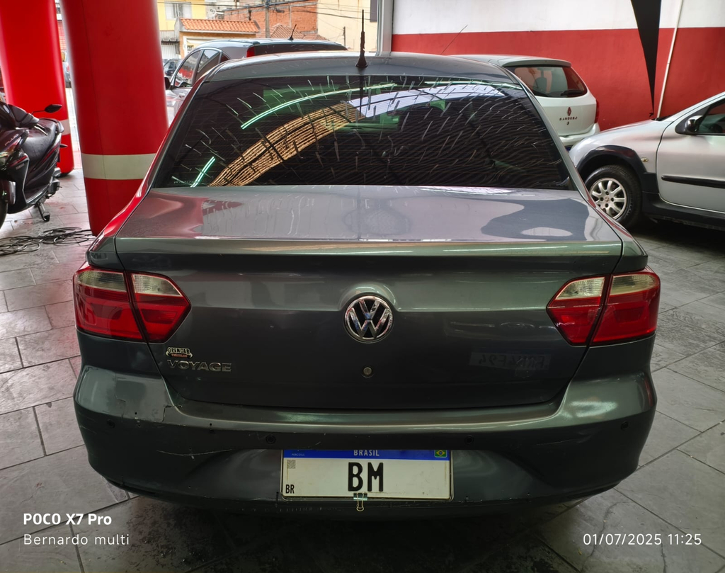 Volkswagen Voyage Cinza