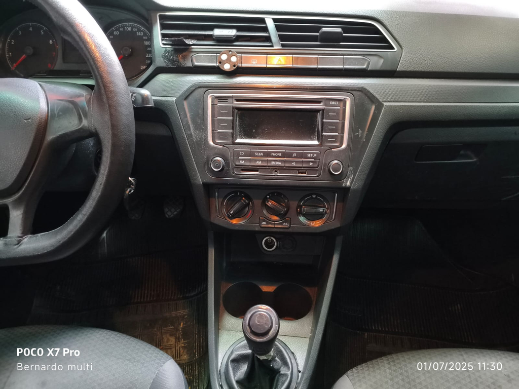 Volkswagen Voyage Cinza