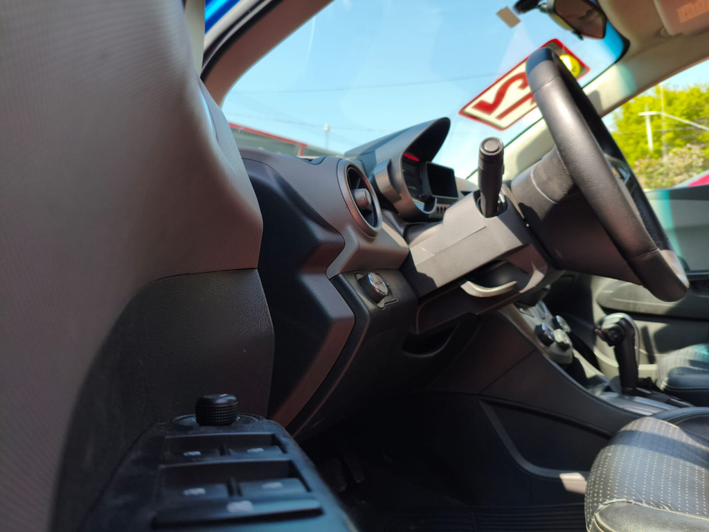Chevrolet Sonic Azul