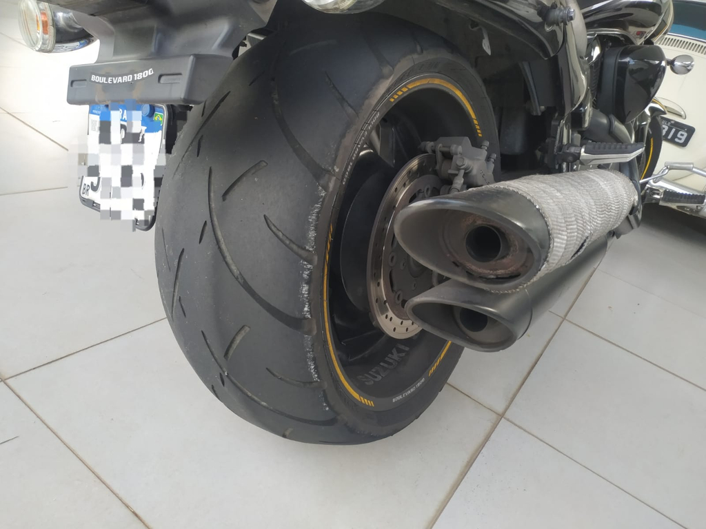 Suzuki BOULEVARD Preto