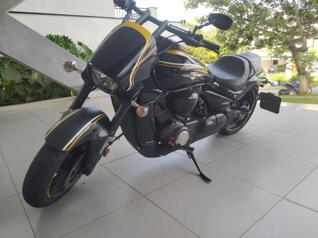 Suzuki BOULEVARD Preto