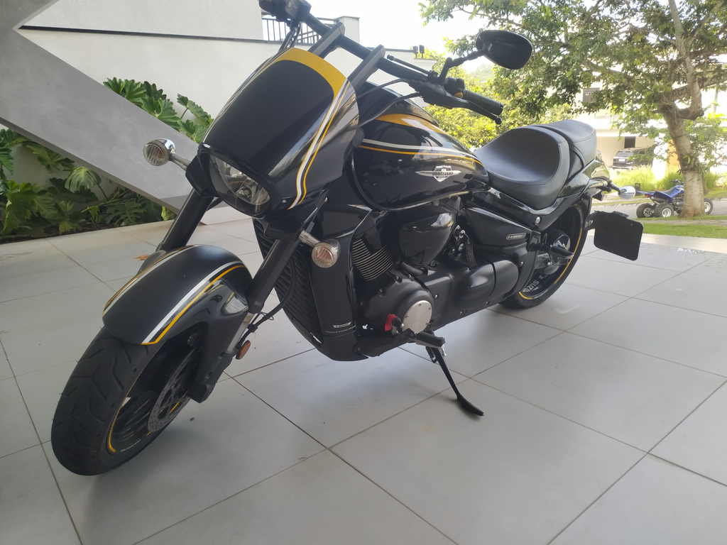 Suzuki BOULEVARD Preto