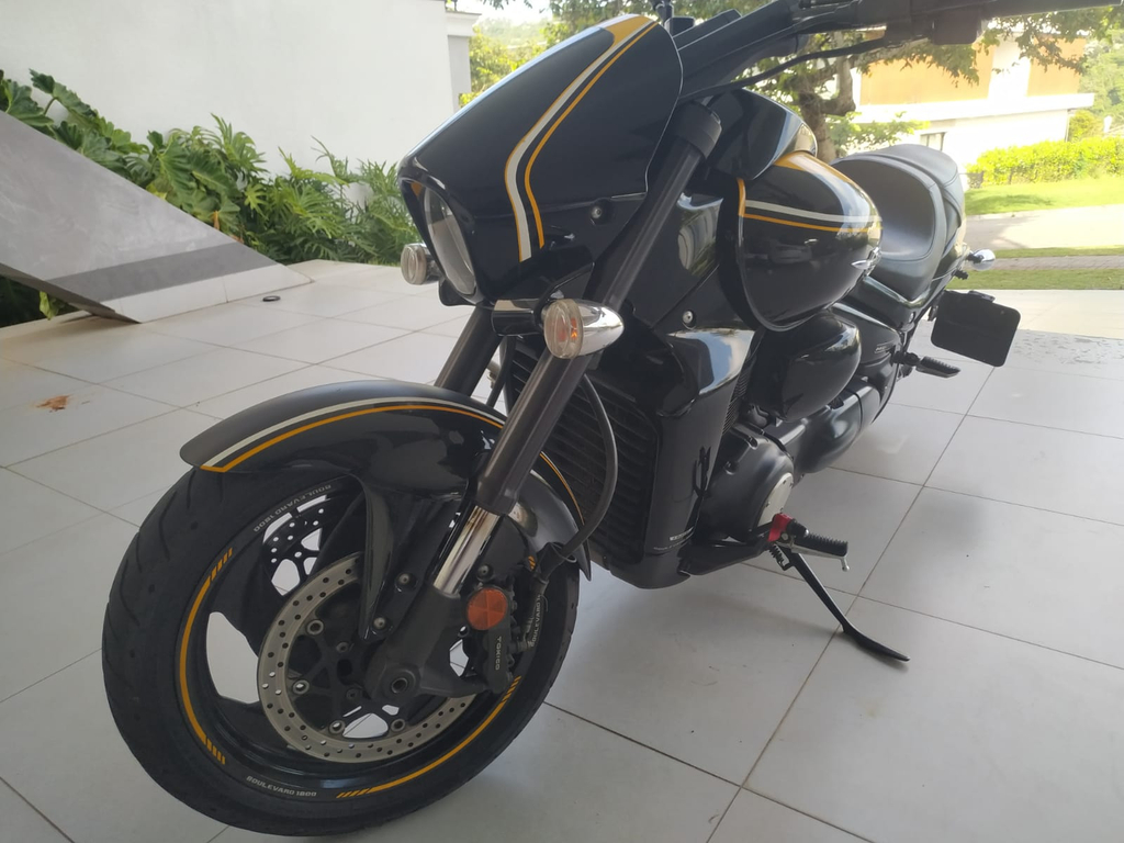 Suzuki BOULEVARD Preto