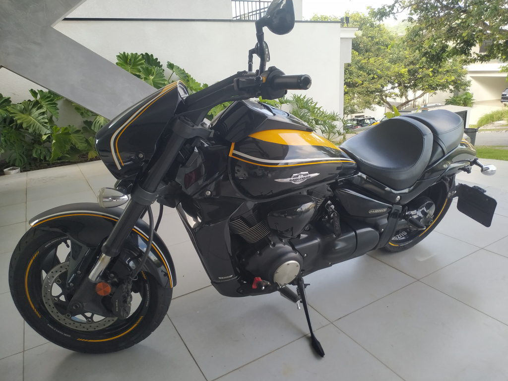 Suzuki BOULEVARD Preto
