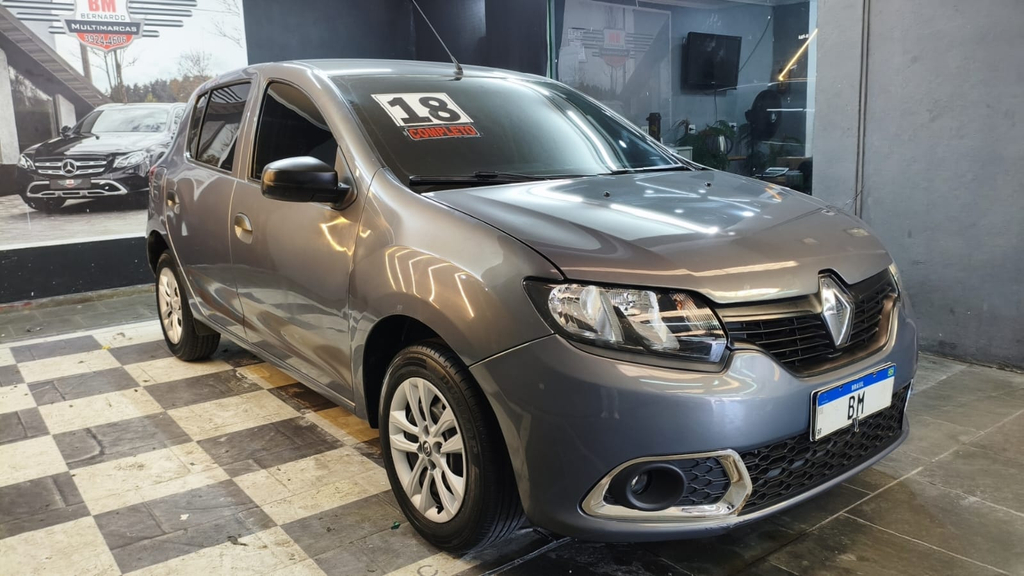 Renault Sandero Cinza