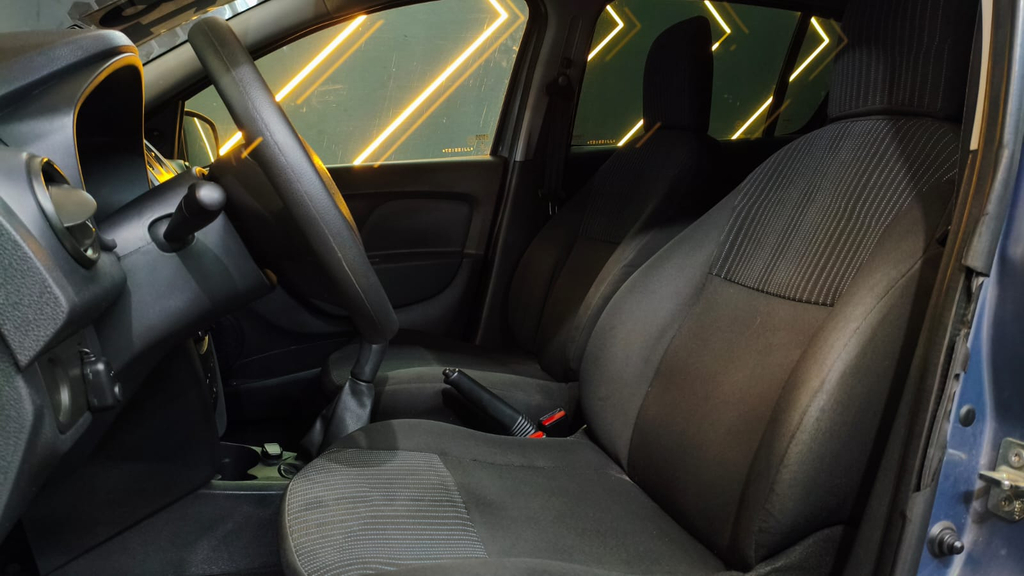 Renault Sandero Cinza