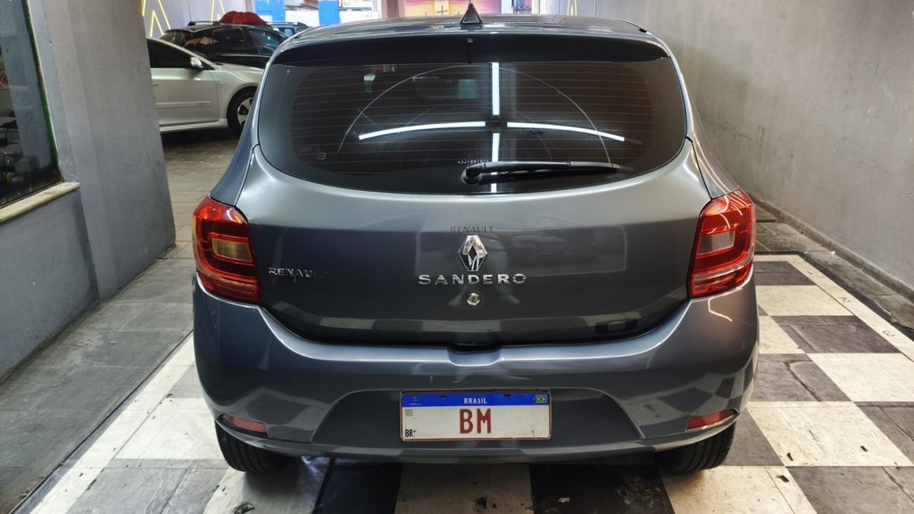 Renault Sandero Cinza