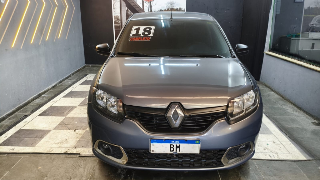 Renault Sandero Cinza