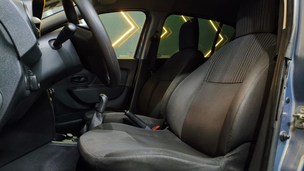 Renault Sandero Cinza