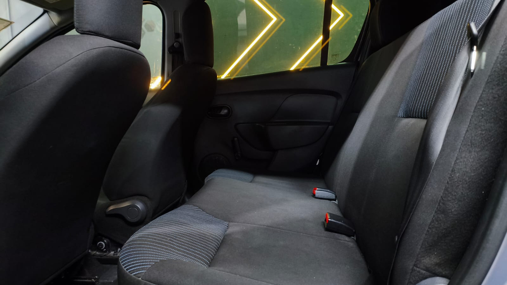 Renault Sandero Cinza