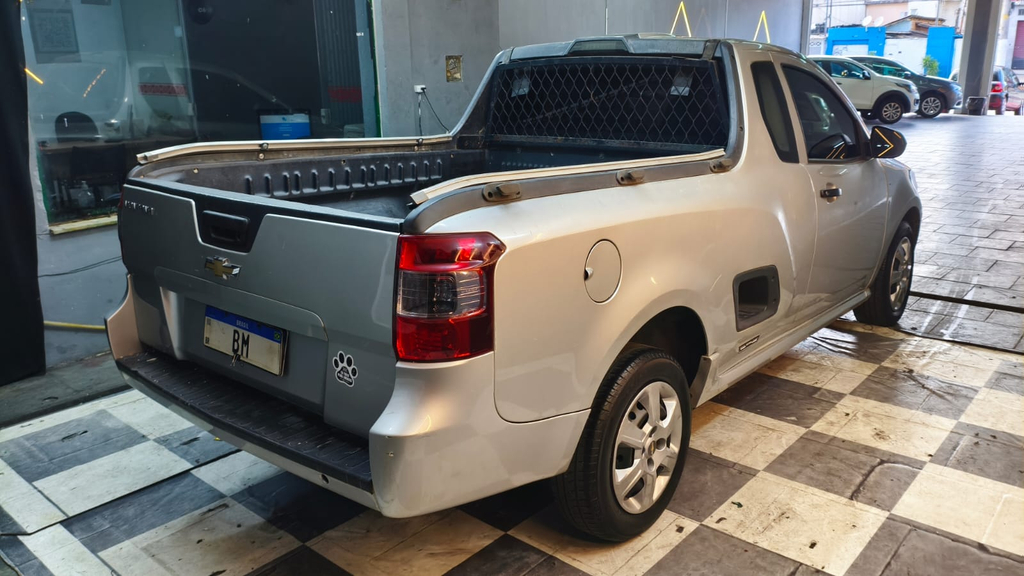 Chevrolet Montana Prata