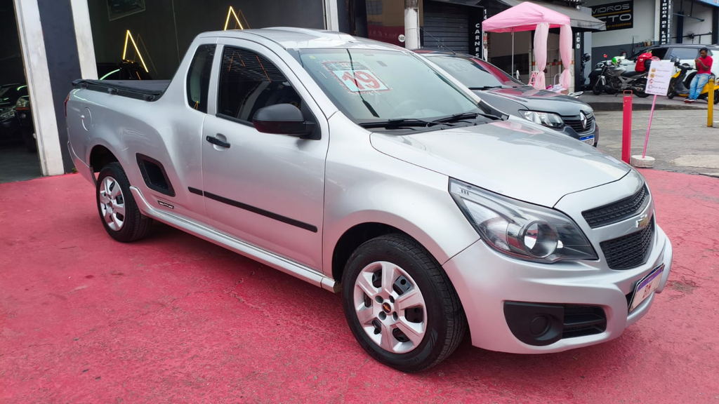 Chevrolet Montana Prata