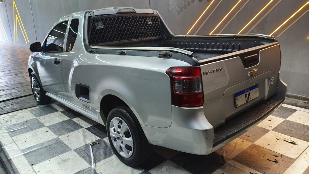 Chevrolet Montana Prata