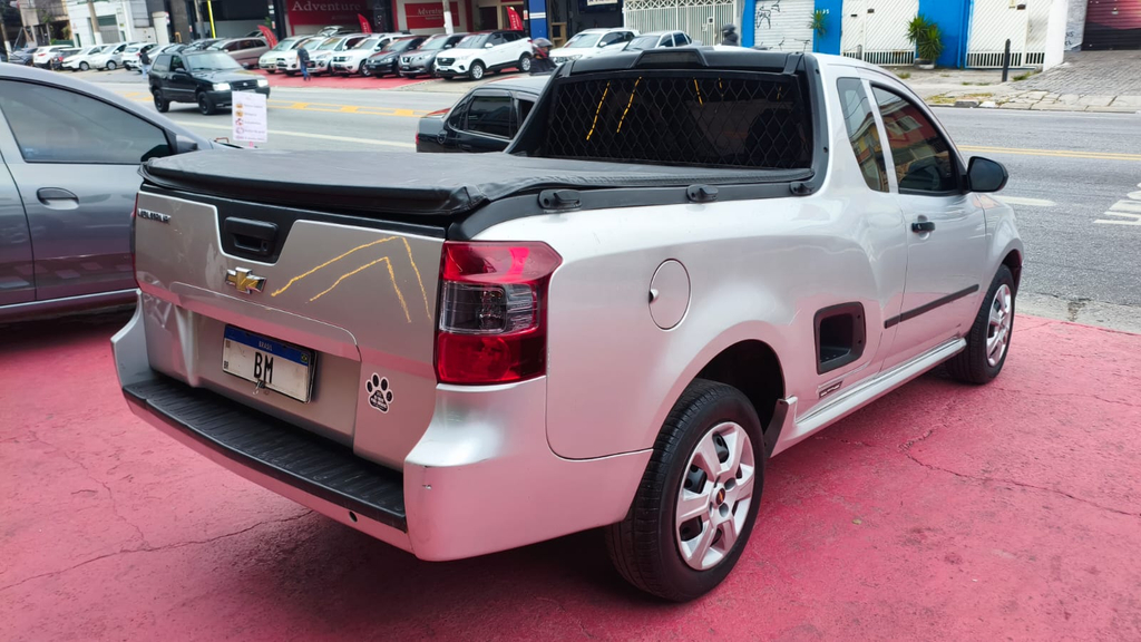Chevrolet Montana Prata