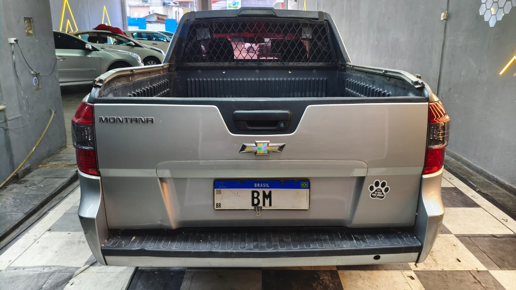 Chevrolet Montana Prata