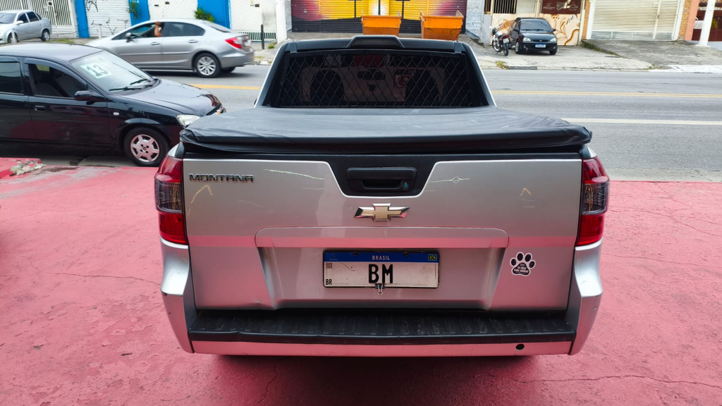 Chevrolet Montana Prata