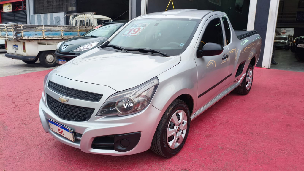 Chevrolet Montana Prata