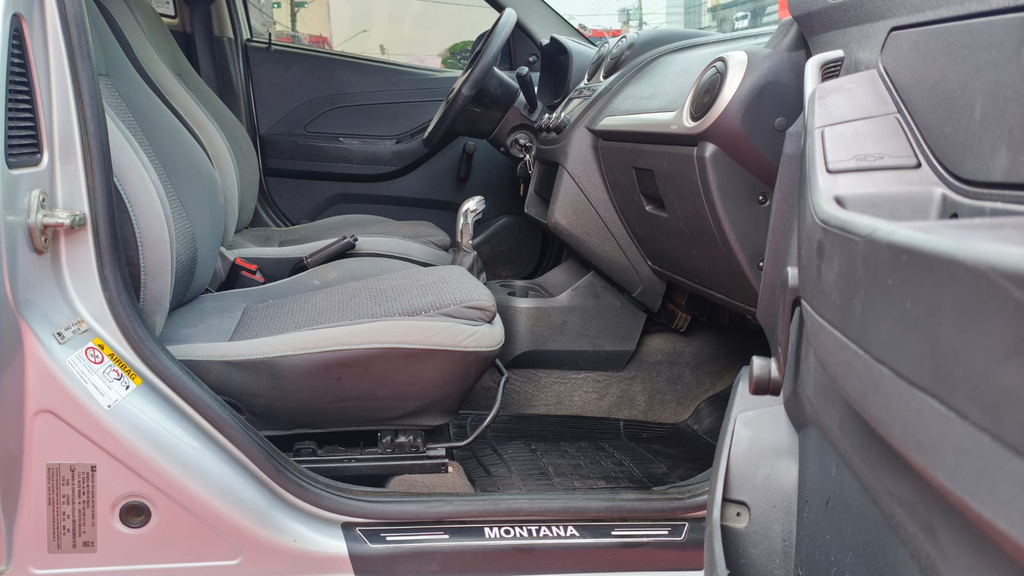 Chevrolet Montana Prata
