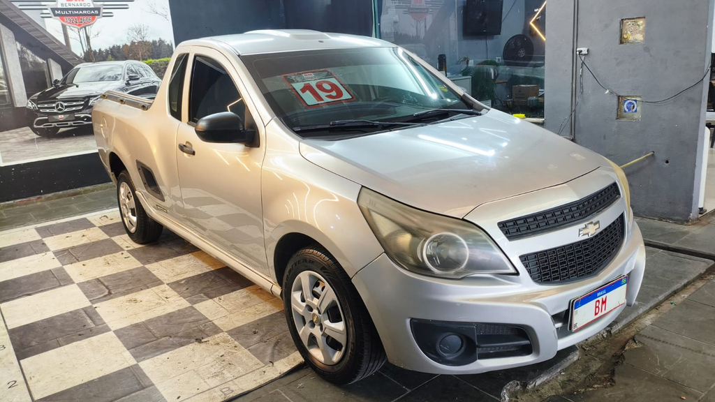 Chevrolet Montana Prata