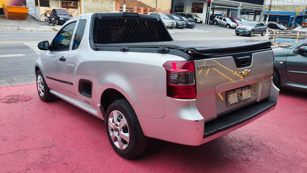 Chevrolet Montana Prata
