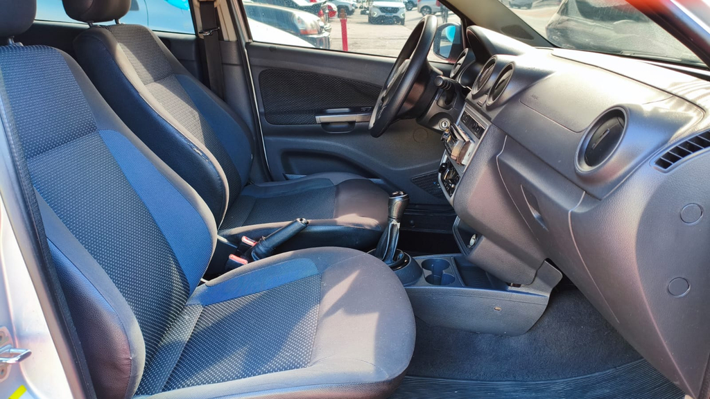 Volkswagen Voyage Prata