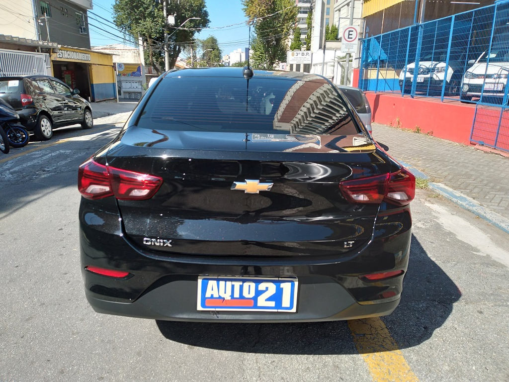 Chevrolet Onix Sedan Preto