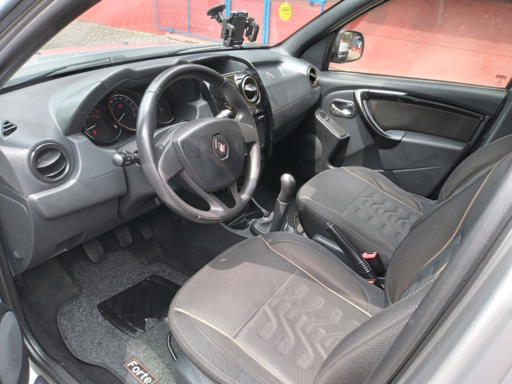 Renault Duster Prata