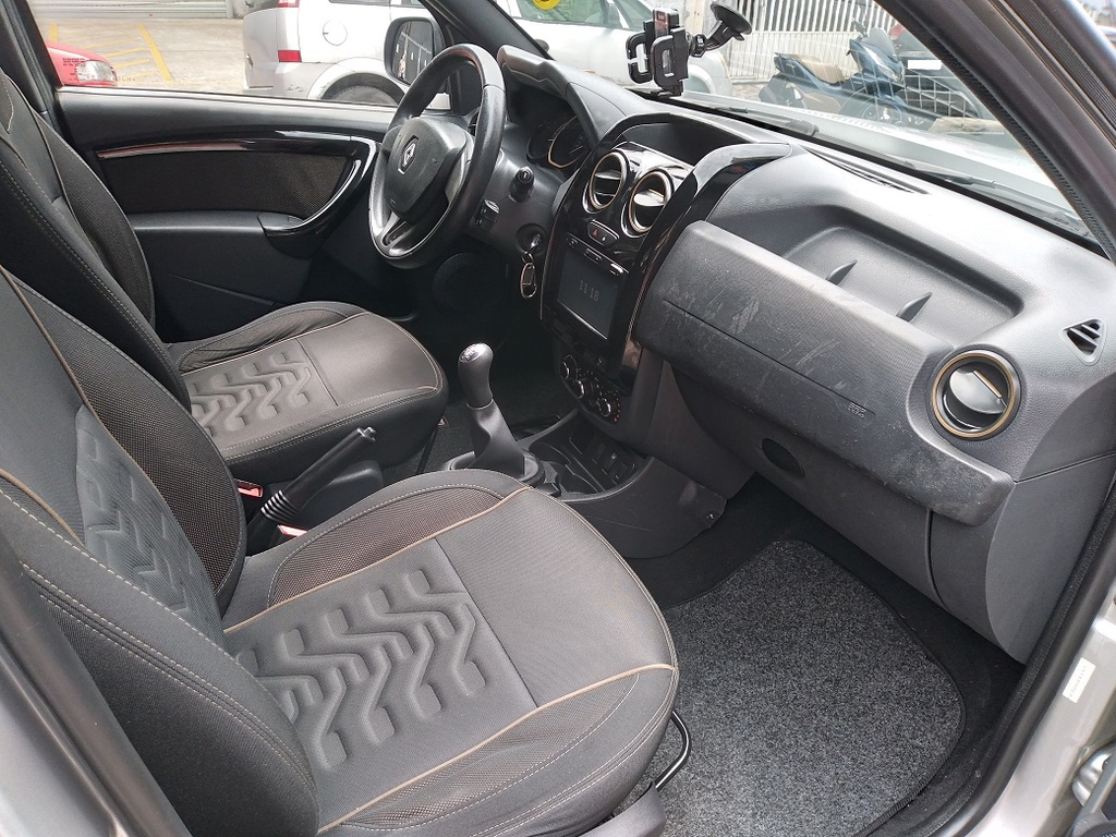 Renault Duster Prata