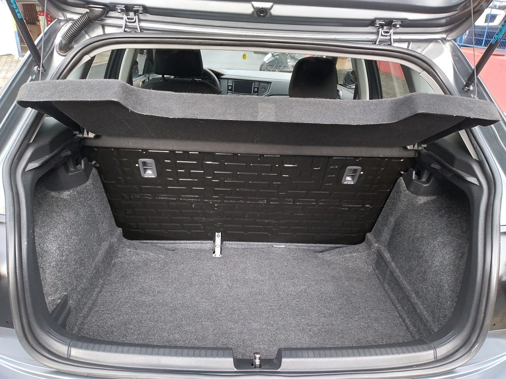 Volkswagen Polo Cinza
