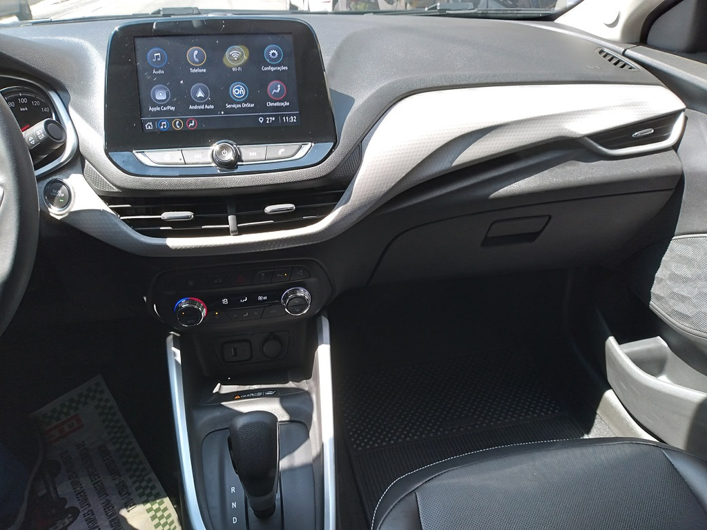 Chevrolet Onix Sedan Prata