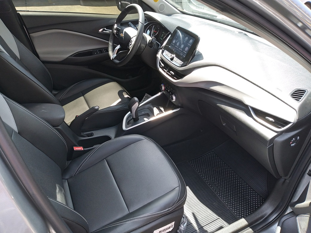Chevrolet Onix Sedan Prata