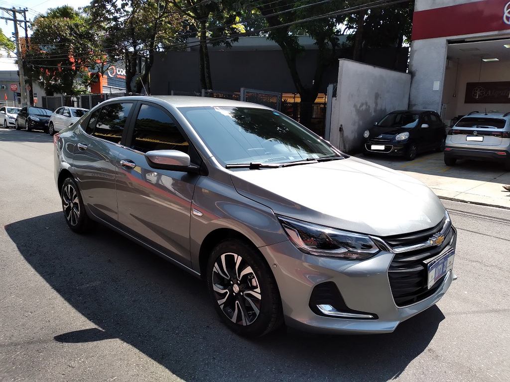 Chevrolet Onix Sedan Prata